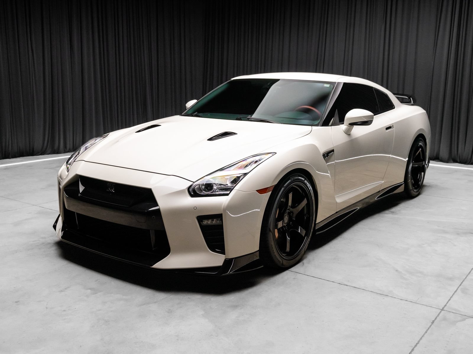 Used 2021 Nissan GT-R Premium AWD/4WD image 22