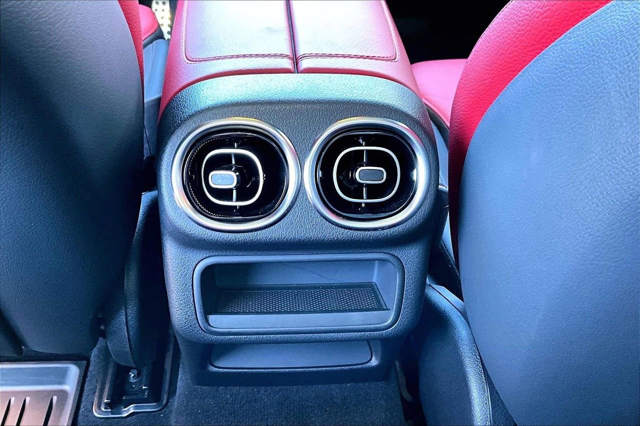 Used 2023 Mercedes-Benz GLC 300 image 17