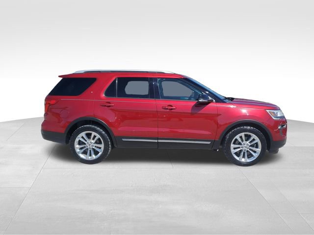 Used 2018 Ford Explorer XLT w/ Equipment Group 202A image 3