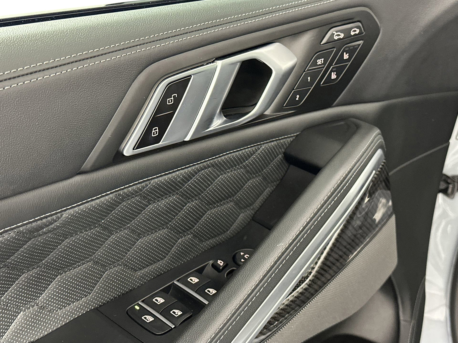 Used 2025 BMW X6 M Competition w/ Executive Package image 23