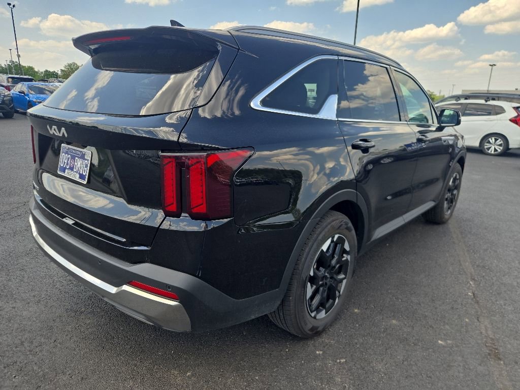 Used 2024 Kia Sorento S FWD image 3