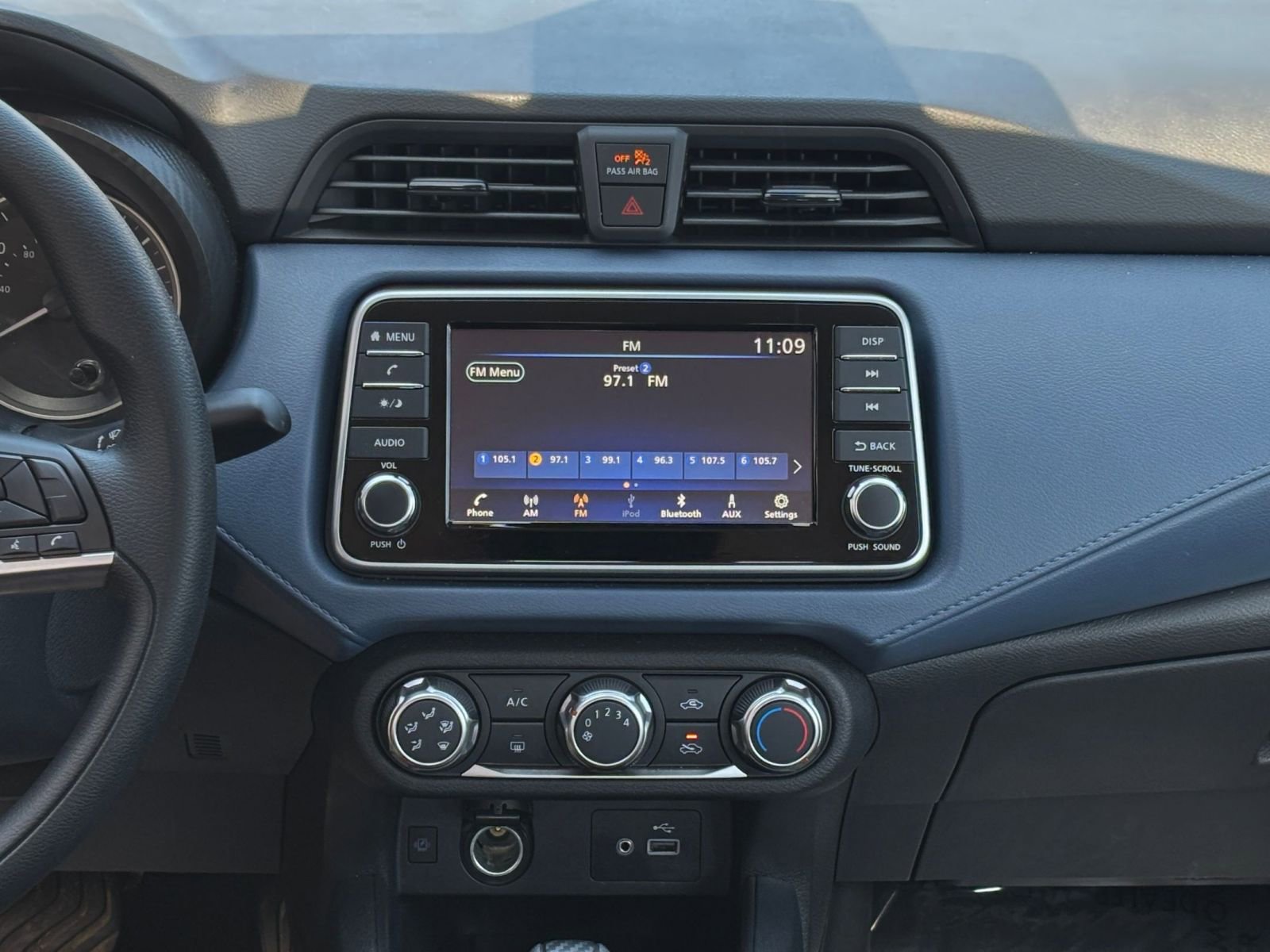 Used 2025 Nissan Versa SV FWD image 17