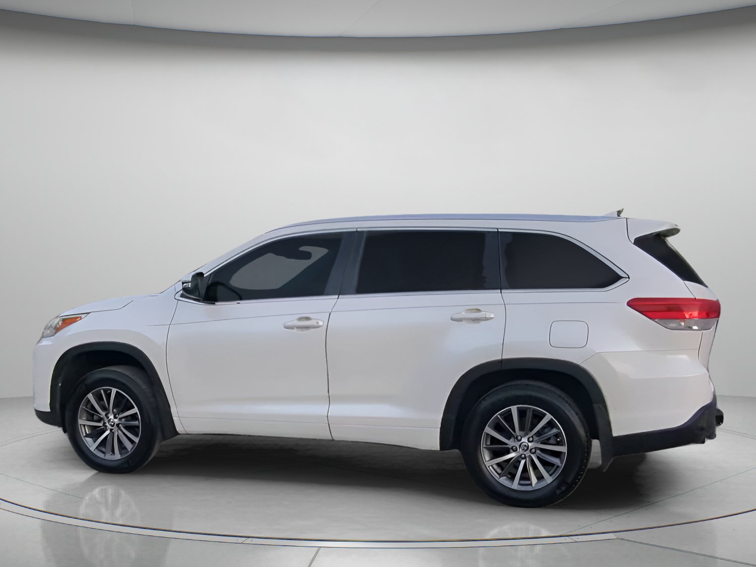 Used 2017 Toyota Highlander XLE AWD/4WD image 18