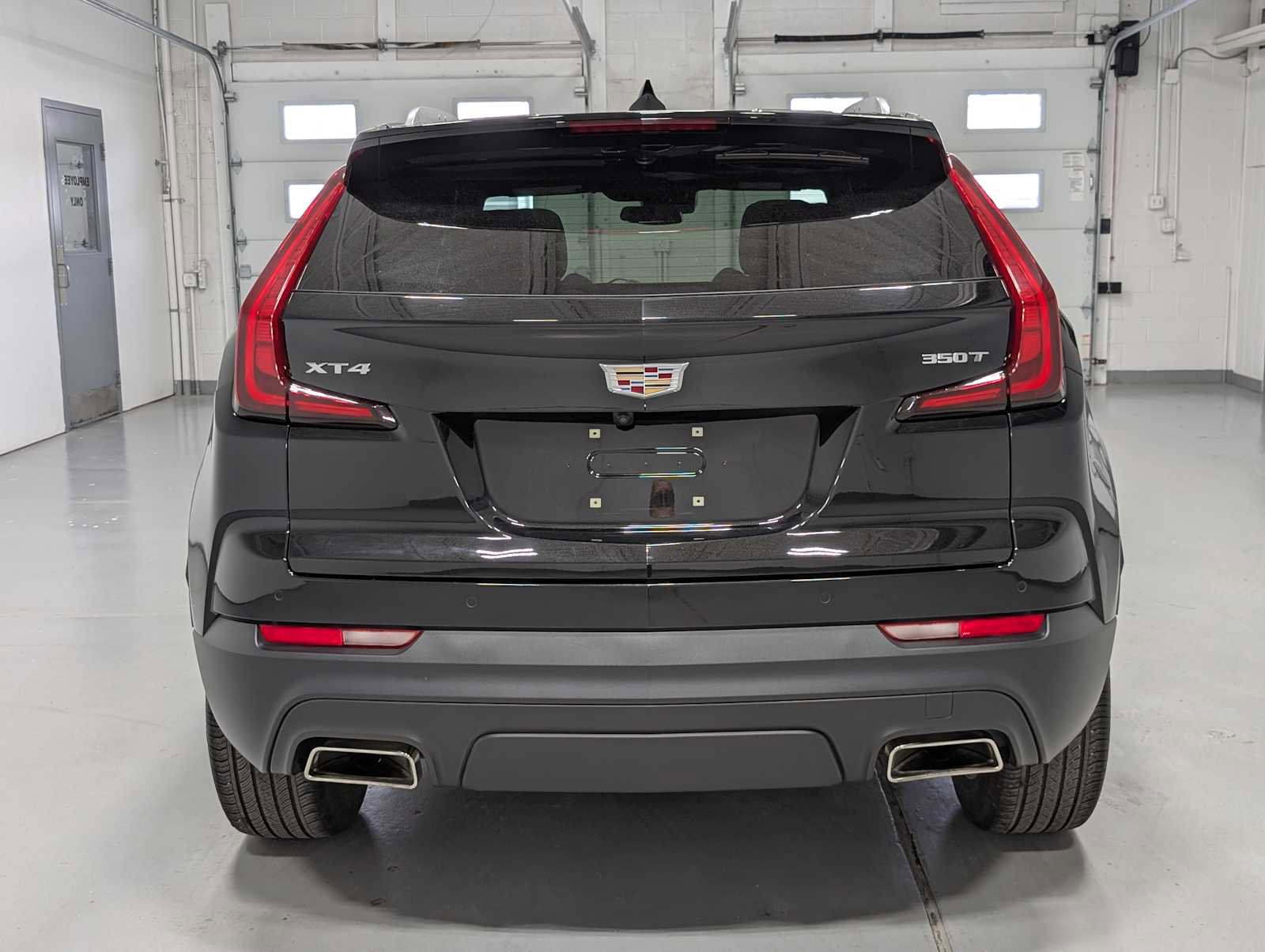 Used 2023 Cadillac XT4 Luxury w/ Cold Weather Package FWD image 9