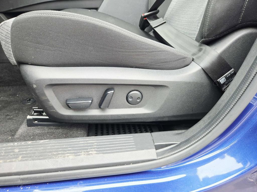 Used 2023 Nissan Rogue SV image 35