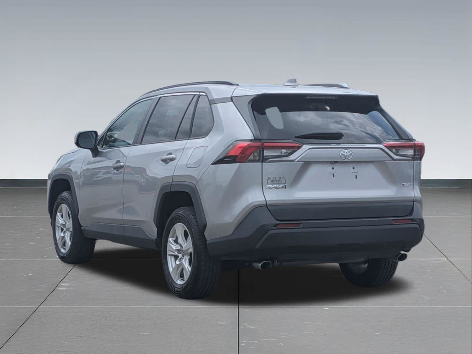 Used 2021 Toyota RAV4 XLE FWD image 4