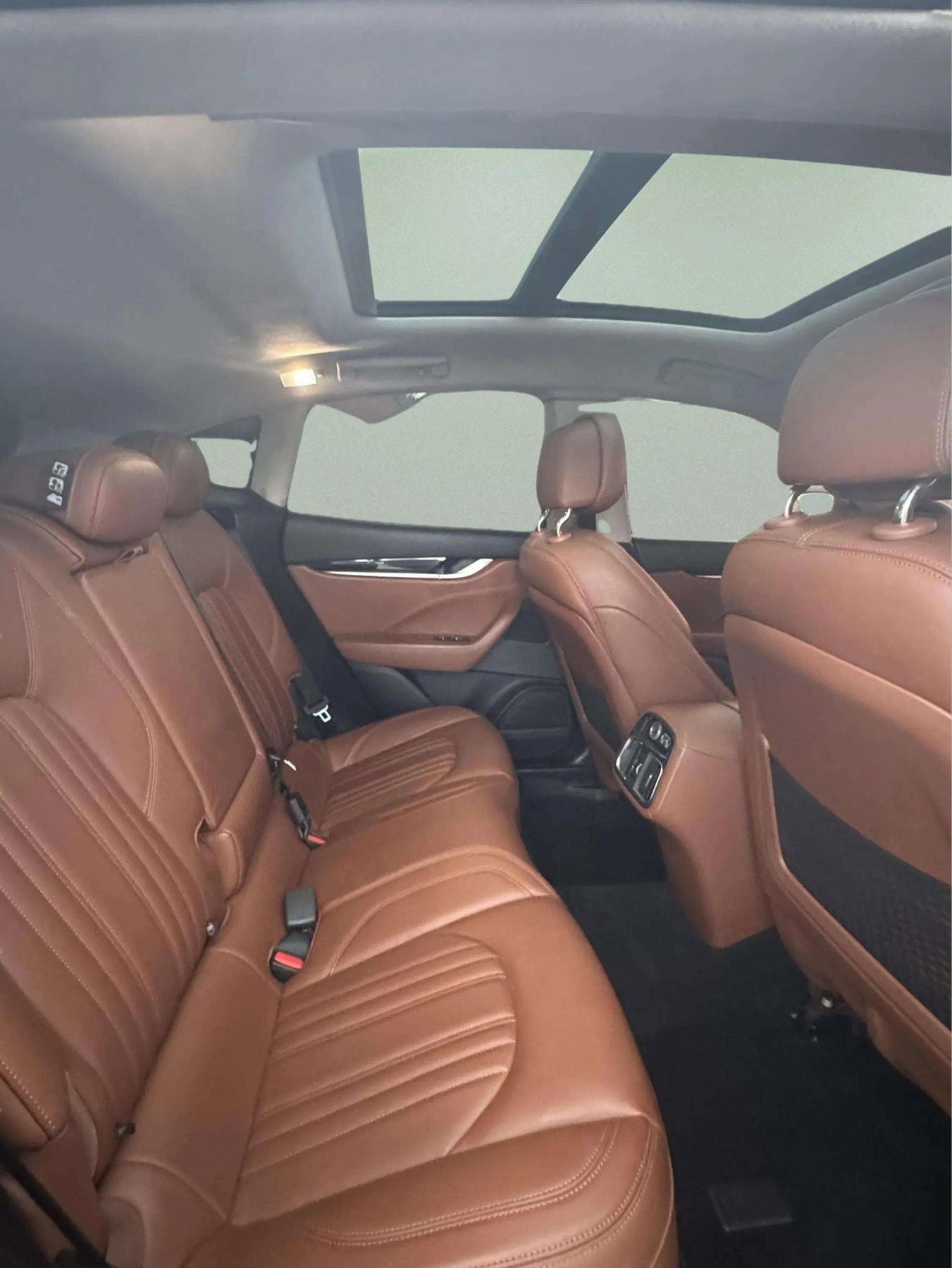 Used 2017 Maserati Levante image 11