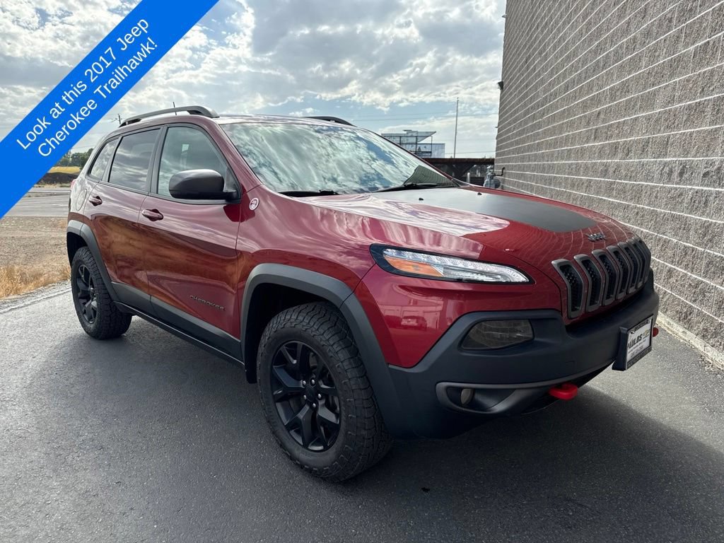 Used 2017 Jeep Cherokee Trailhawk AWD/4WD image 3