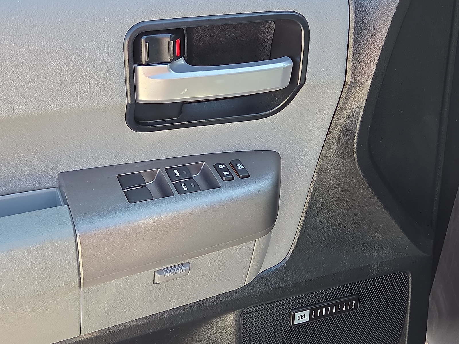 Used 2013 Toyota Sequoia Limited AWD/4WD image 15