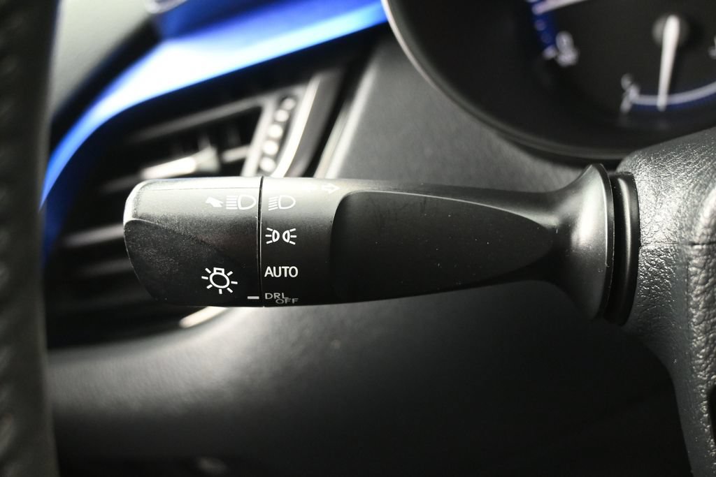 Used 2020 Toyota C-HR XLE FWD image 21