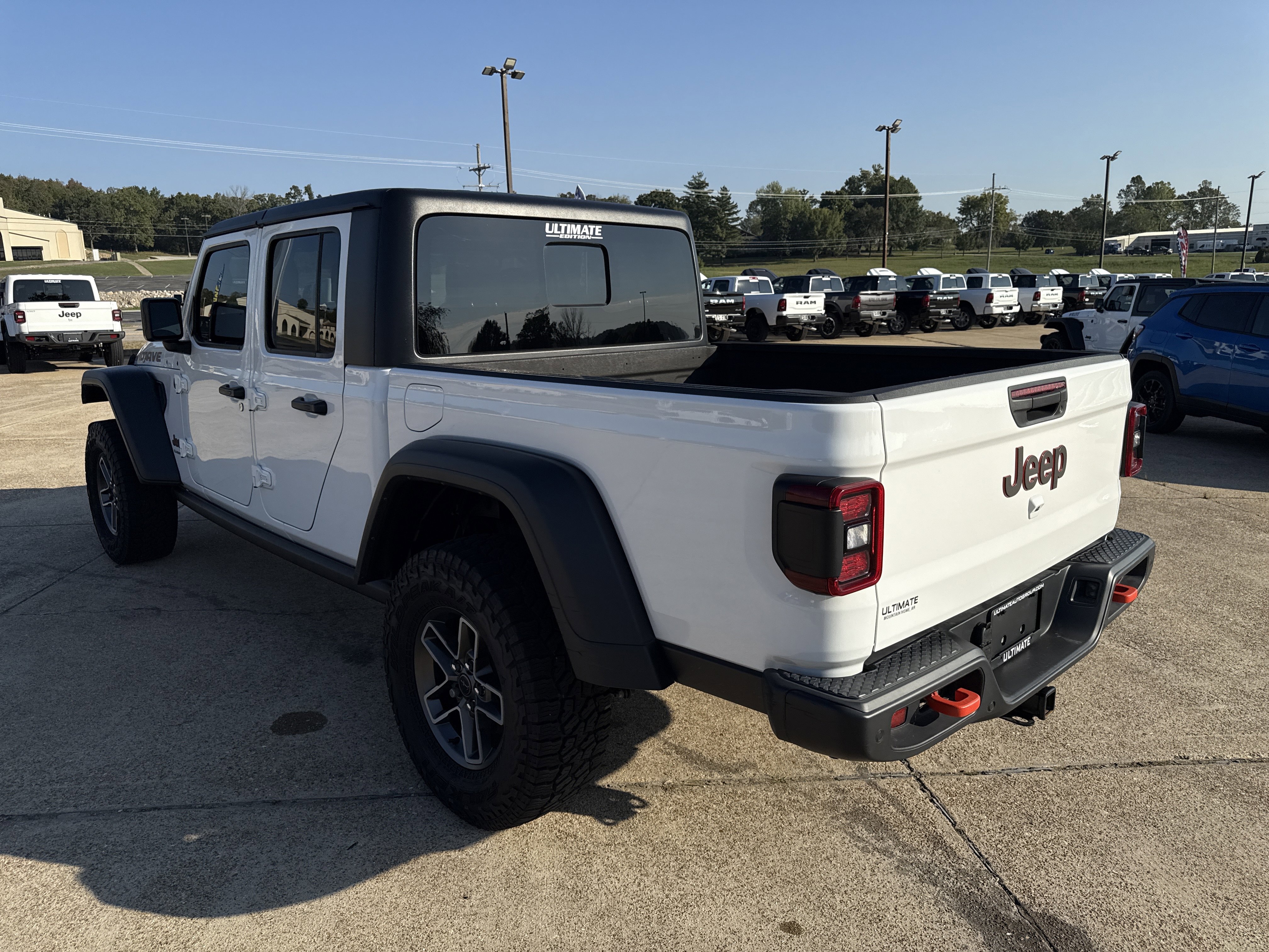Used 2024 Jeep Gladiator Mojave w/ Safety Group image 5