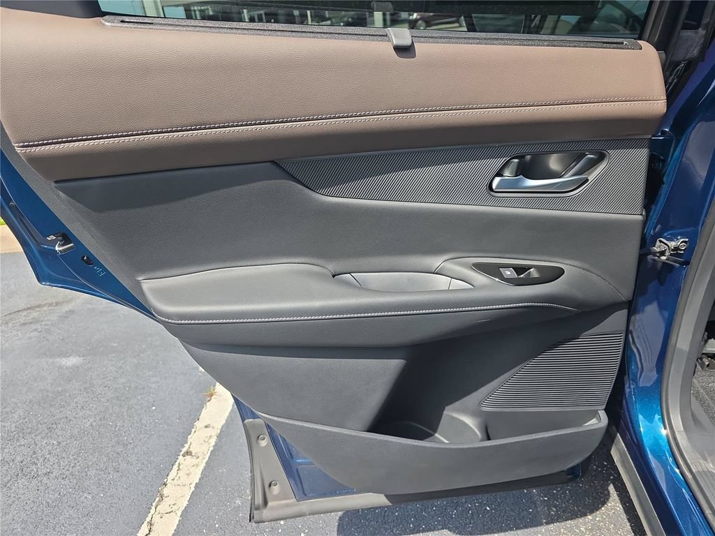 Used 2025 Nissan Murano Platinum w/ Cargo Package AWD/4WD image 8