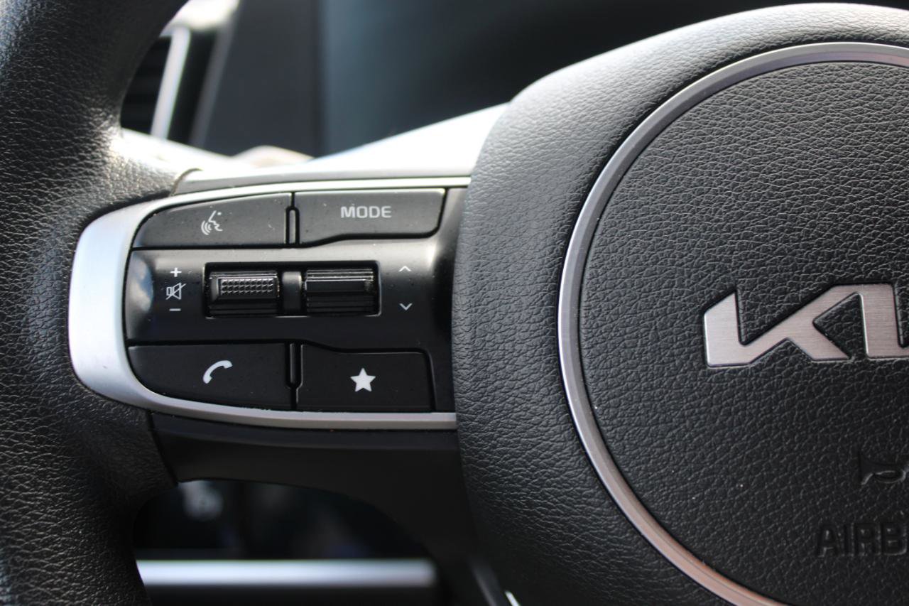 Used 2024 Kia Sportage LX image 17