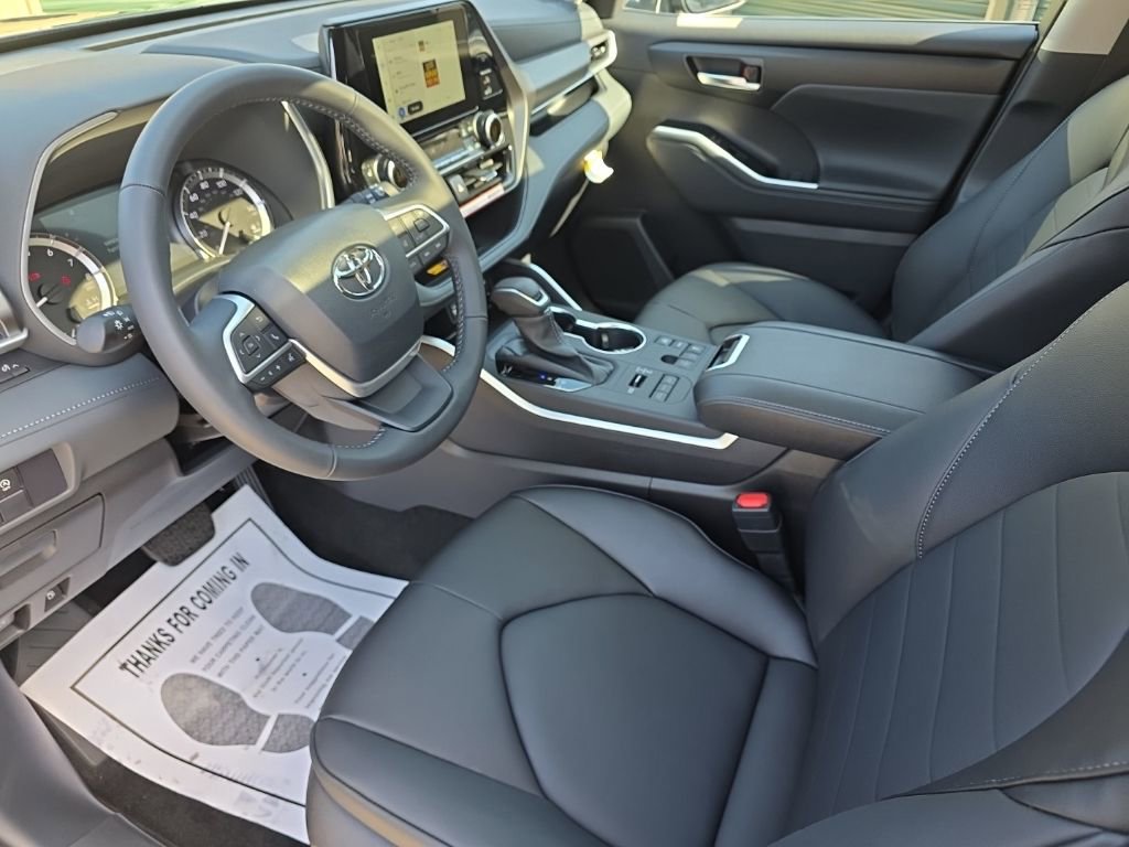 Certified 2026 Toyota Highlander XLE image 12