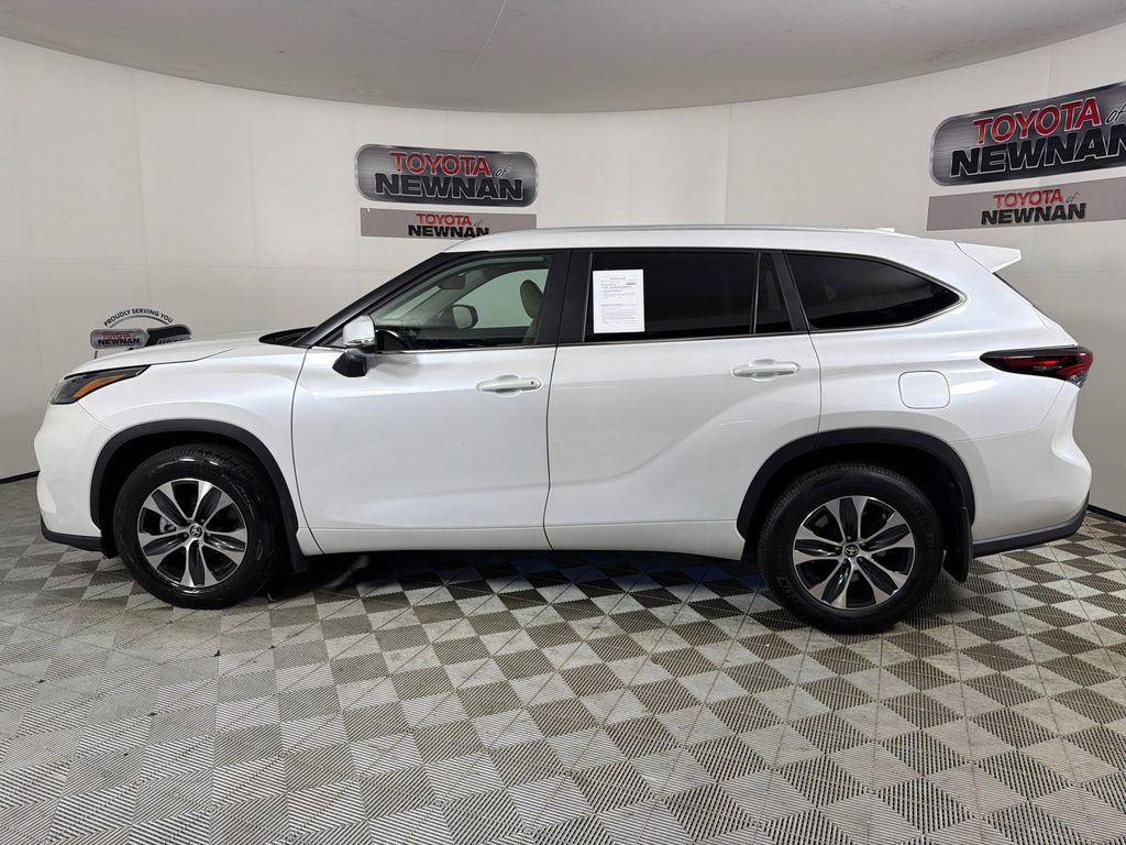 Used 2025 Toyota Highlander XLE AWD/4WD image 7