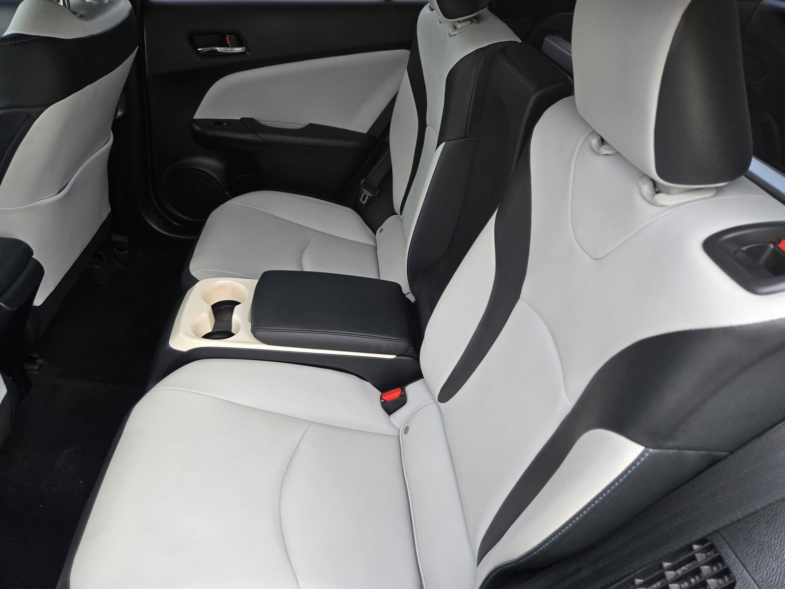 Used 2017 Toyota Prius Prime Advanced image 10