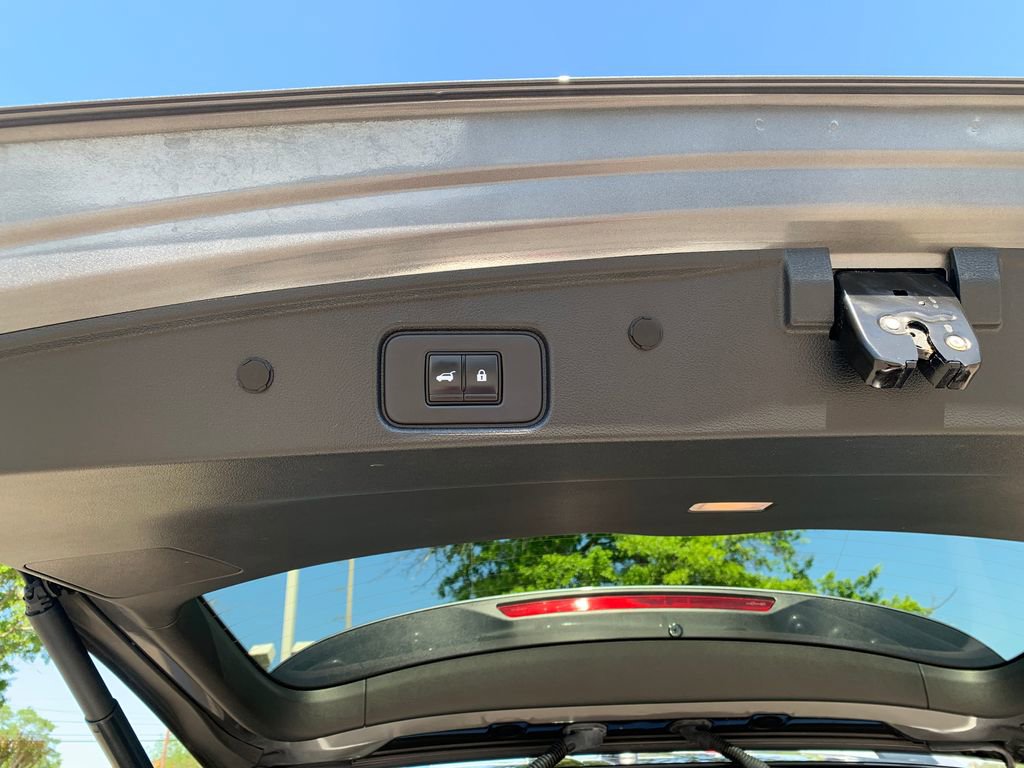 Used 2023 Nissan Pathfinder SL w/ Lighting Package (N92) FWD image 9