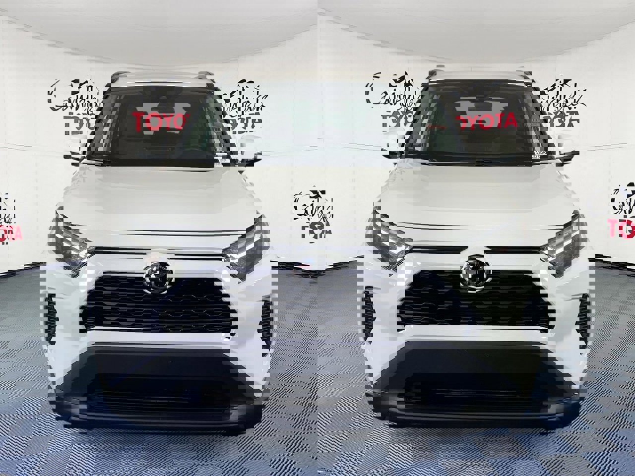 Used 2022 Toyota RAV4 XLE image 3