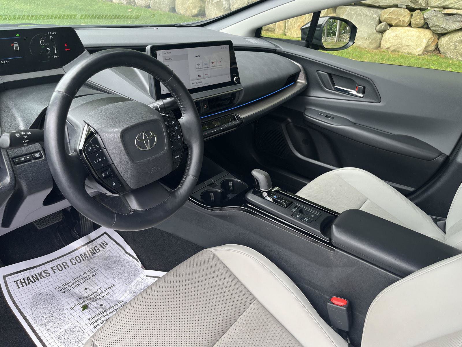 Used 2025 Toyota Prius XLE AWD/4WD image 6
