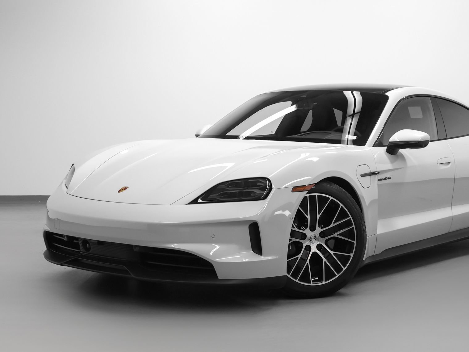 Certified 2025 Porsche Taycan AWD/4WD image 7