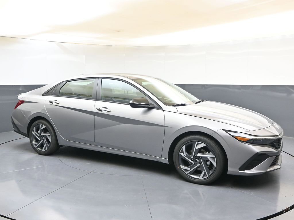 Certified 2025 Hyundai Elantra Sport FWD image 7