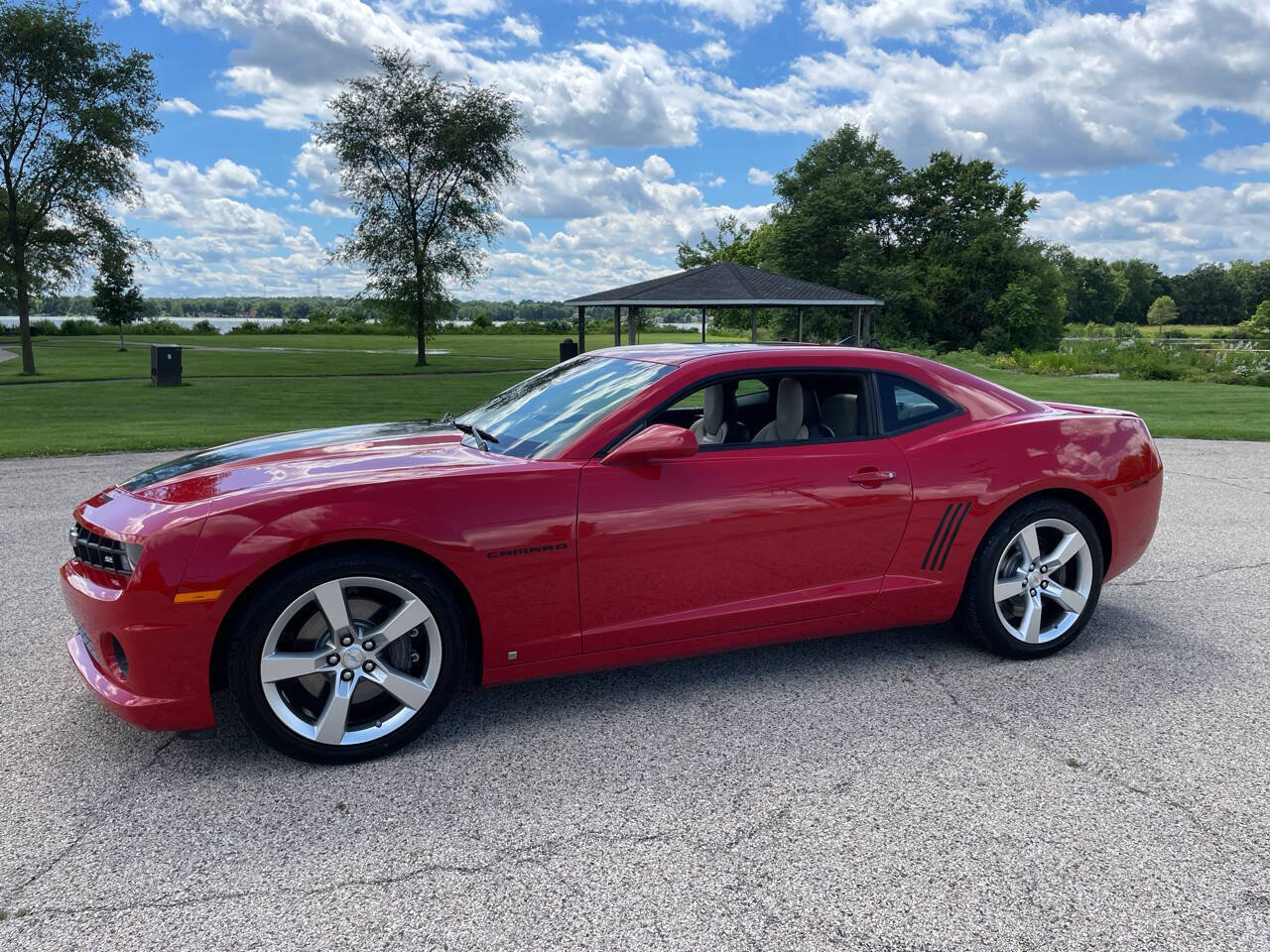 Used 2010 Chevrolet Camaro SS w/ LPO, Ground Effects Package RWD image 64