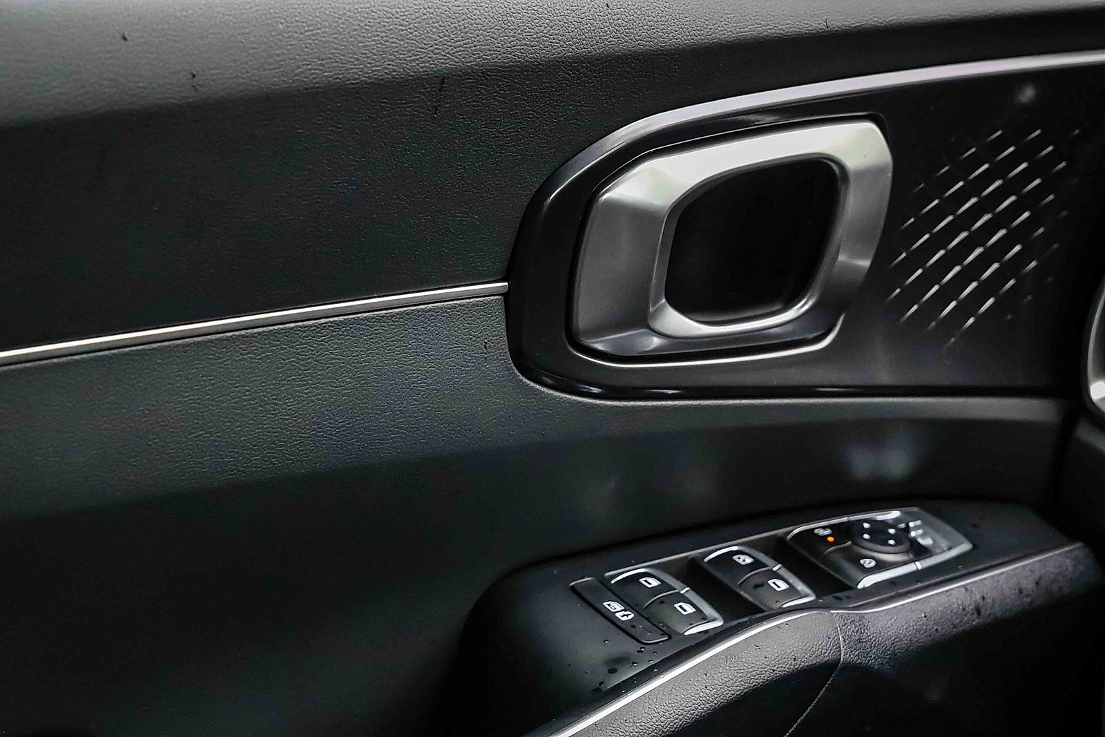 Certified 2025 Kia Sorento S FWD image 14