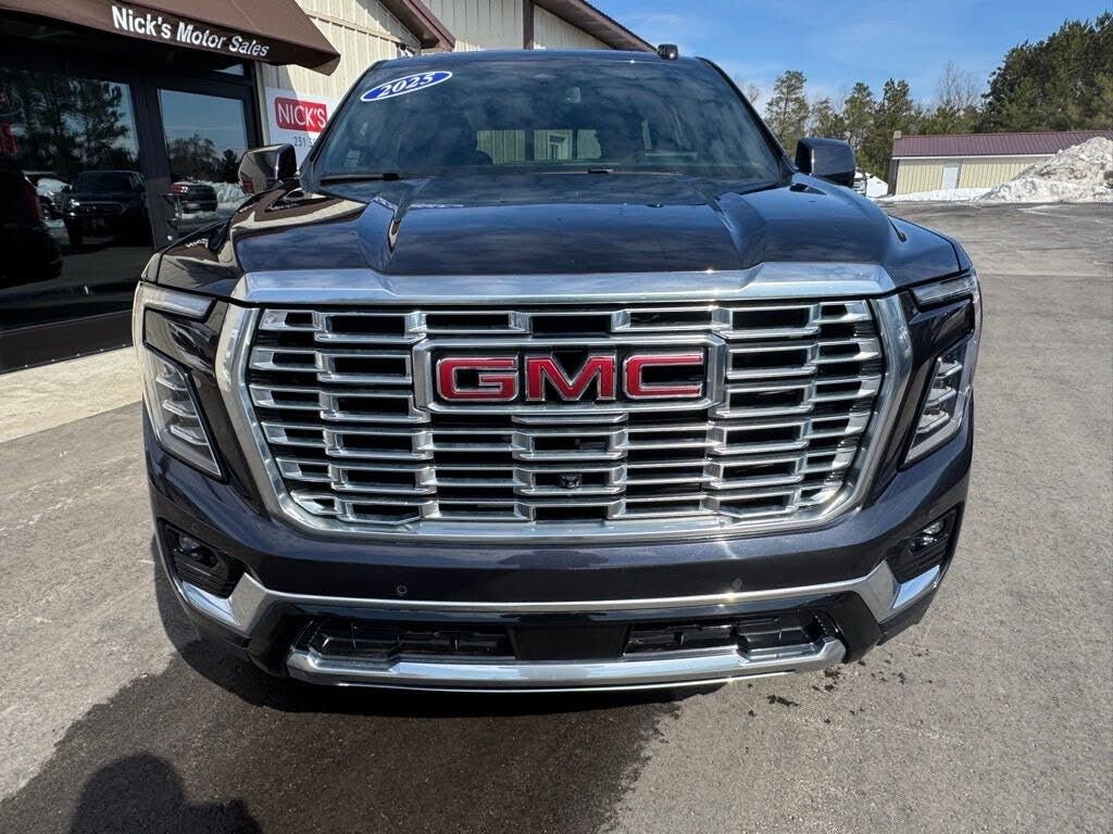 Used 2025 GMC Yukon Denali w/ Sun & Power Step Package image 9