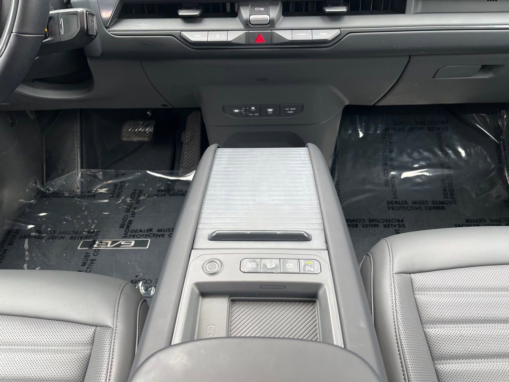 Used 2024 Kia EV9 Land image 17