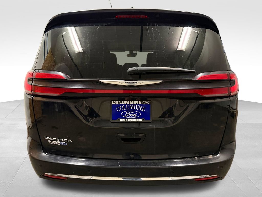 Used 2024 Chrysler Pacifica Touring-L FWD image 3