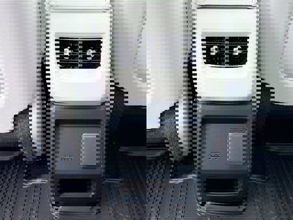 New 2026 Cadillac Optiq Luxury 1 image 25