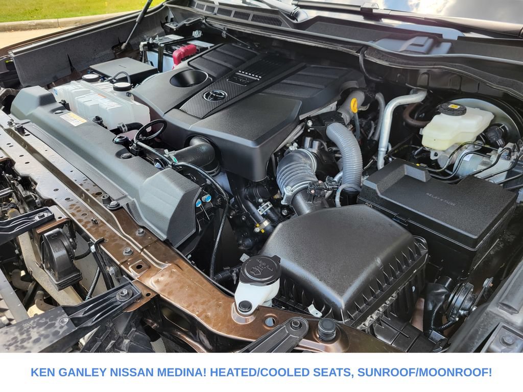 Used 2025 Toyota Tundra Limited AWD/4WD image 26