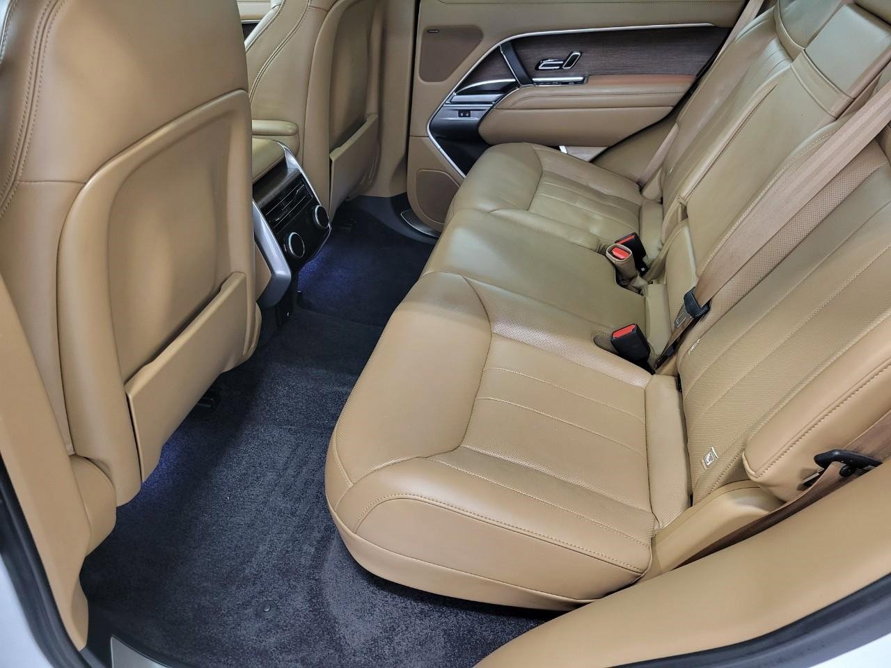 Used 2024 Land Rover Range Rover SE image 18