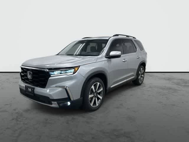 Used 2025 Honda Pilot Touring image 7