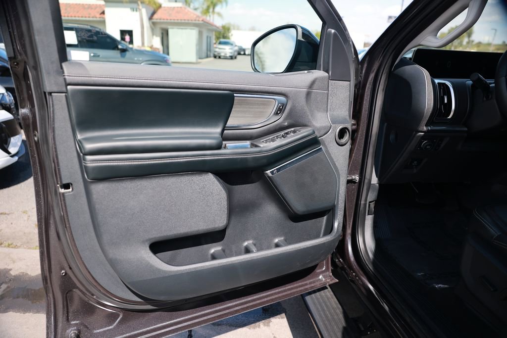 Used 2025 Ford Expedition Platinum w/ Driver's Package image 16