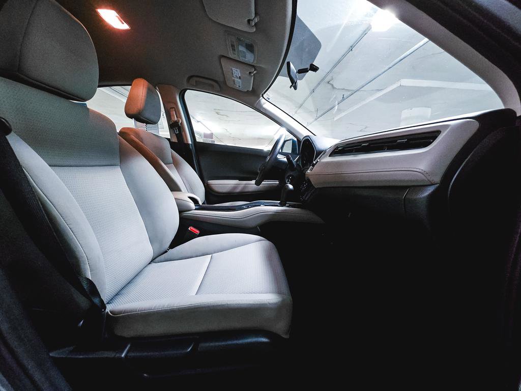 Certified 2021 Honda HR-V LX image 33