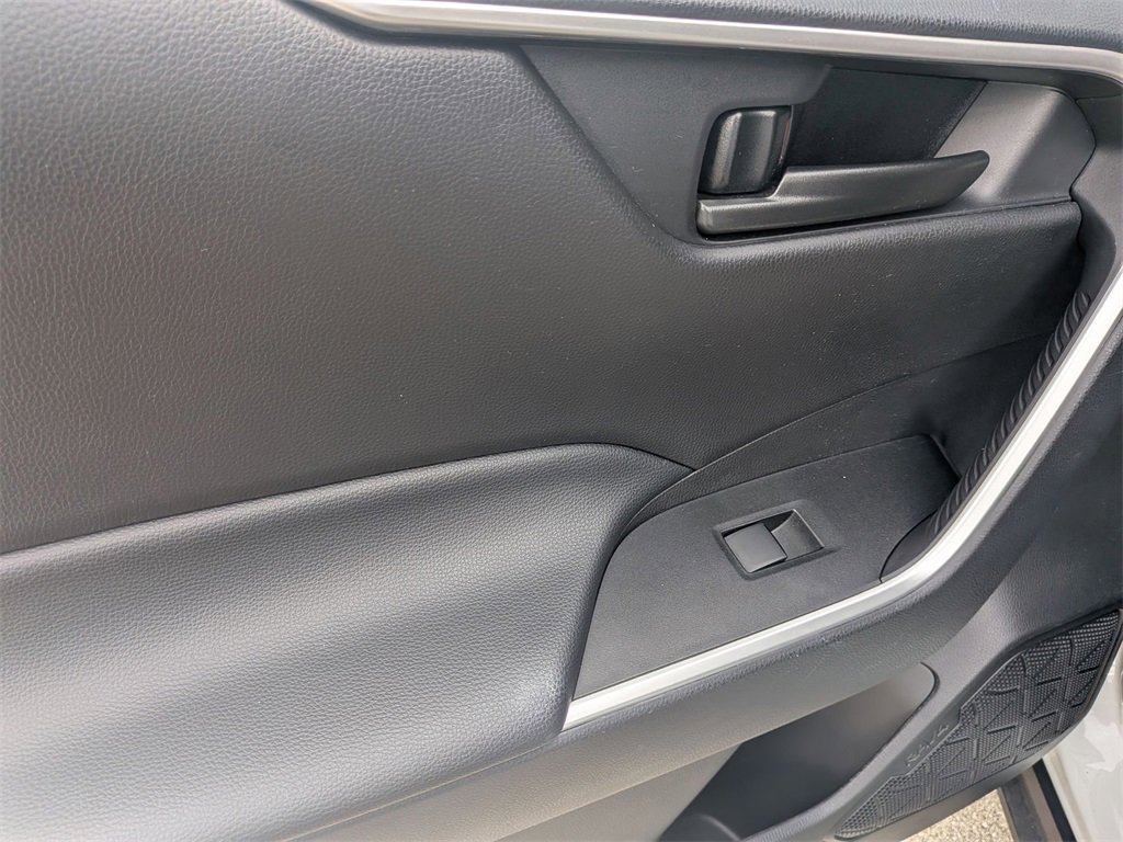 Used 2025 Toyota RAV4 LE image 27