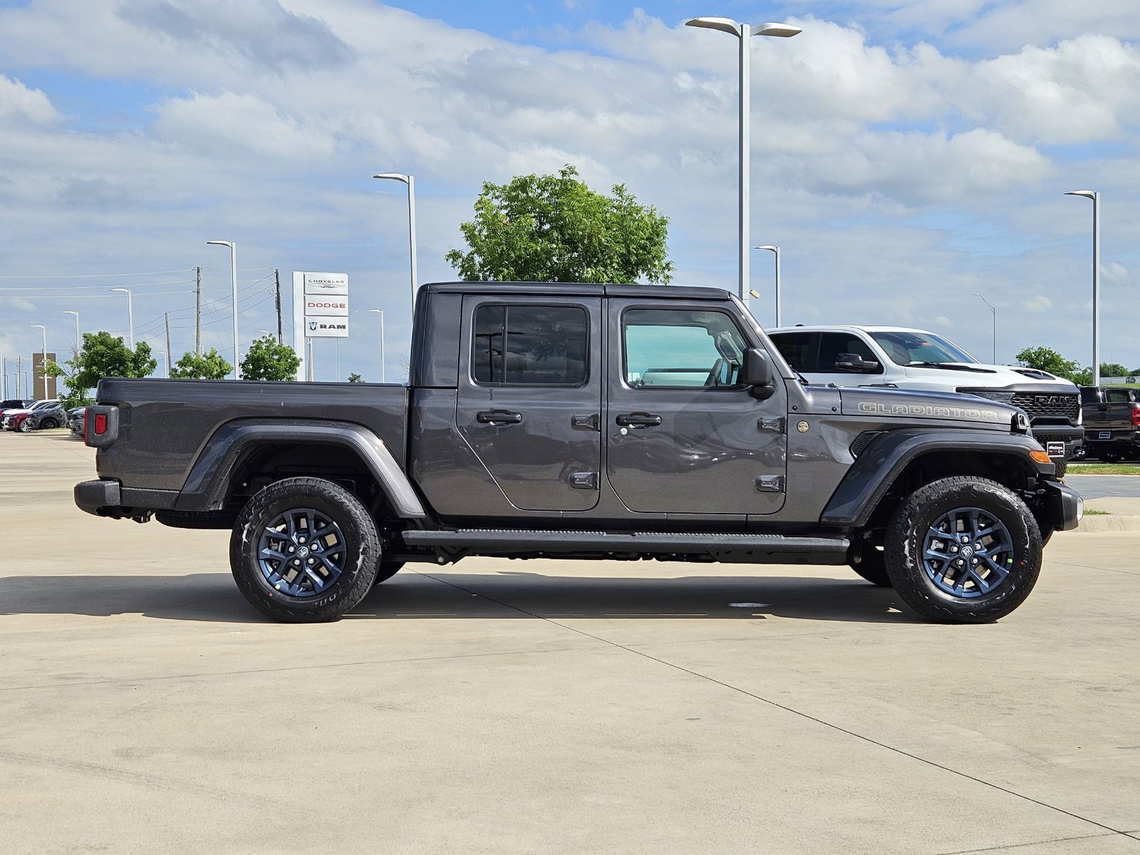 New 2026 Jeep Gladiator Sport AWD/4WD image 7
