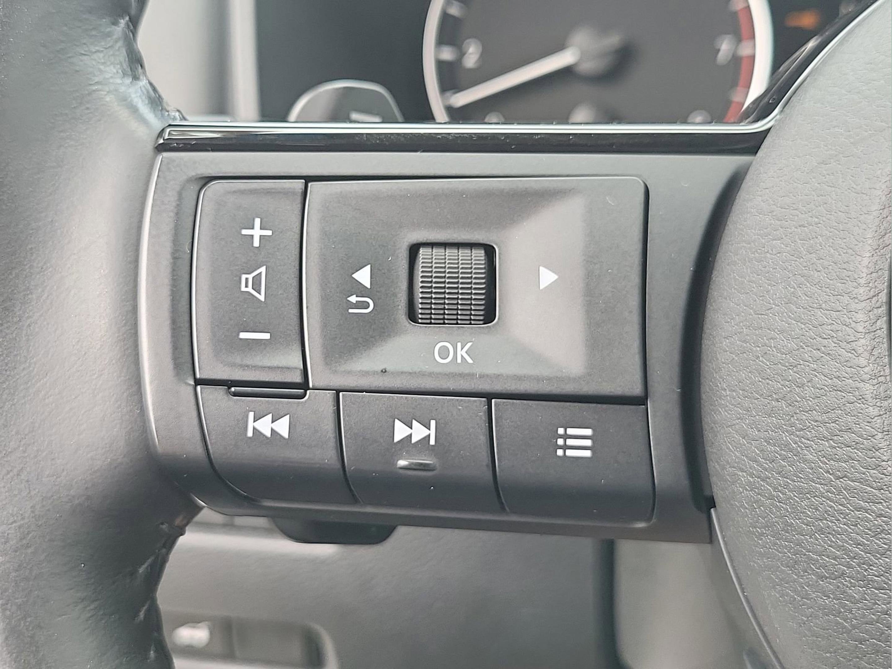 Used 2023 Nissan Rogue SV w/ SV Premium Package AWD/4WD image 13