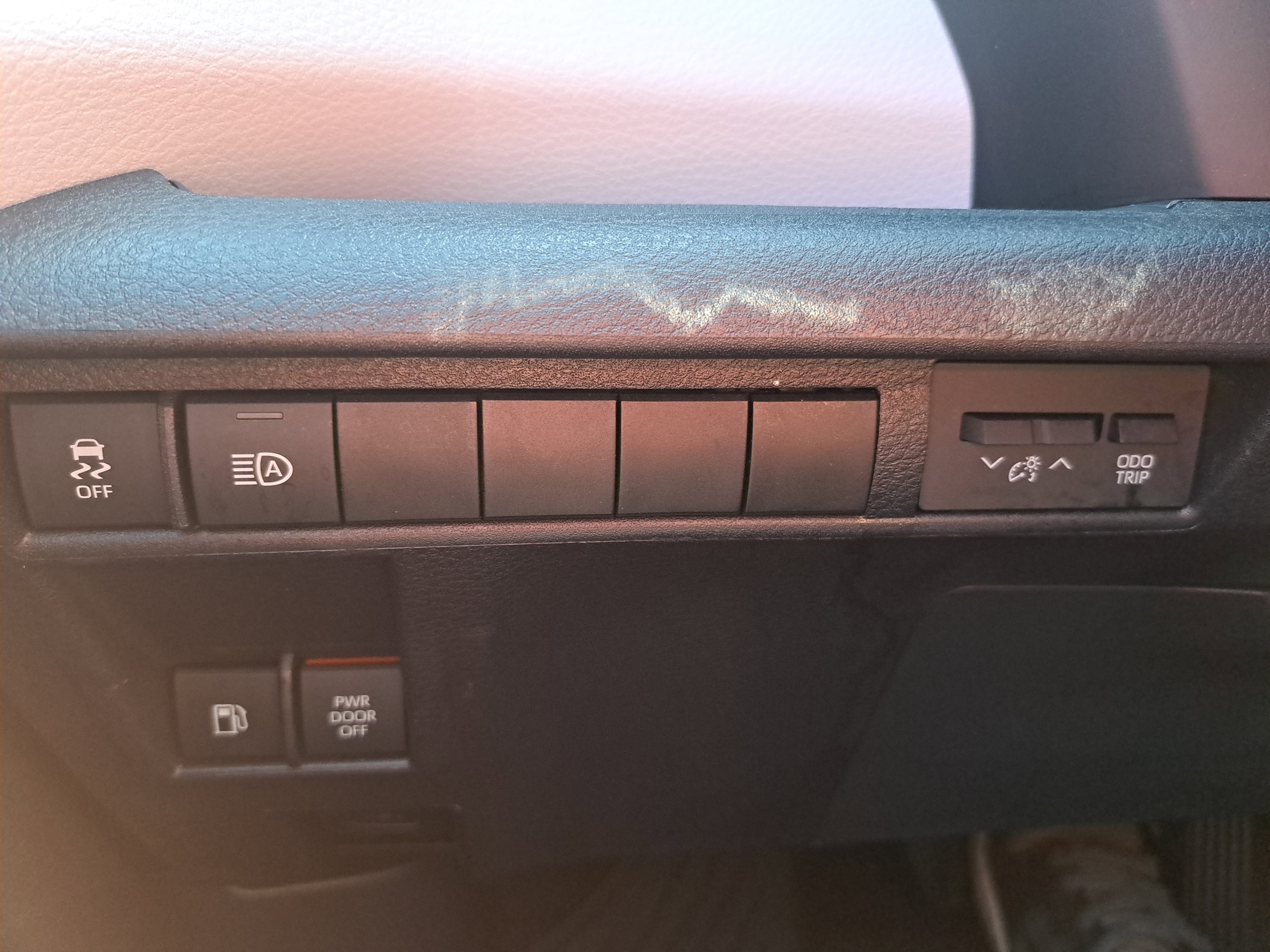 Used 2025 Toyota Sienna XLE FWD image 25