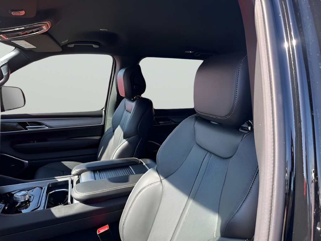 New 2026 Jeep Grand Wagoneer L 2WD image 28