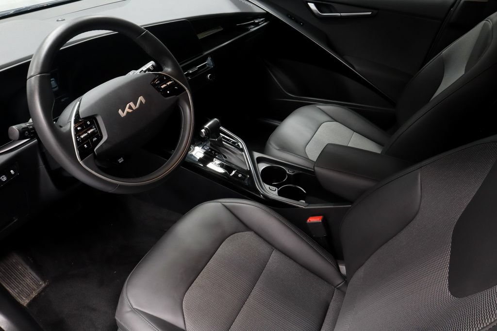 Used 2023 Kia Niro EX FWD image 26