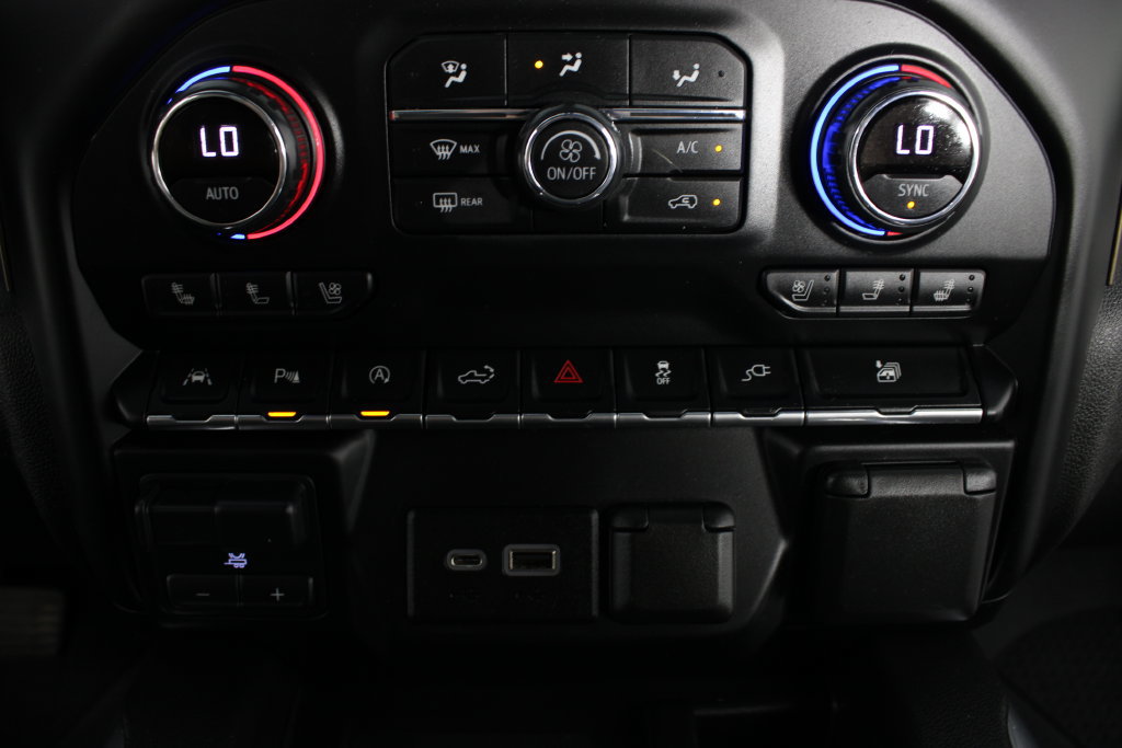 Used 2020 Chevrolet Silverado 1500 High Country w/ Technology Package AWD/4WD image 8