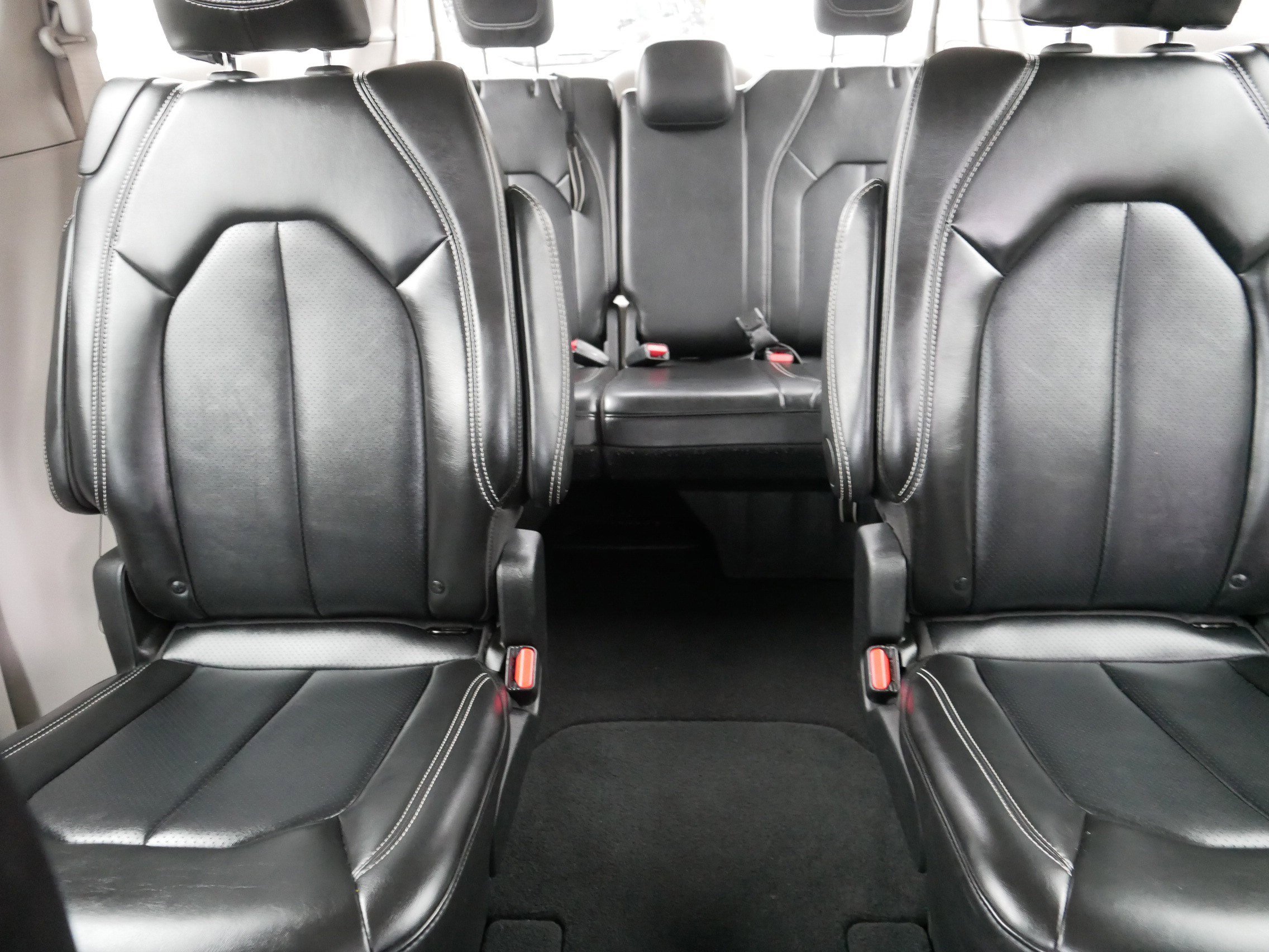 Certified 2024 Chrysler Pacifica Touring-L image 13