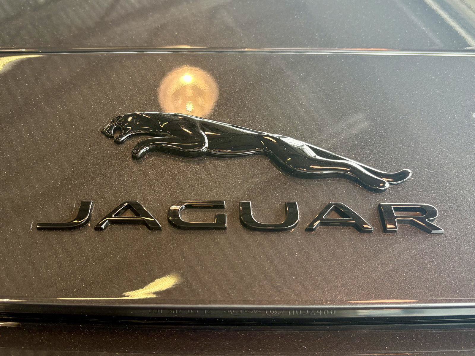 Used 2023 Jaguar F-TYPE R AWD/4WD image 7