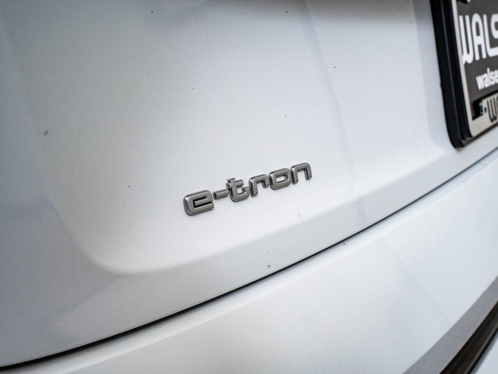 Used 2022 Audi e-tron Premium Plus w/ Premium Plus Package image 16