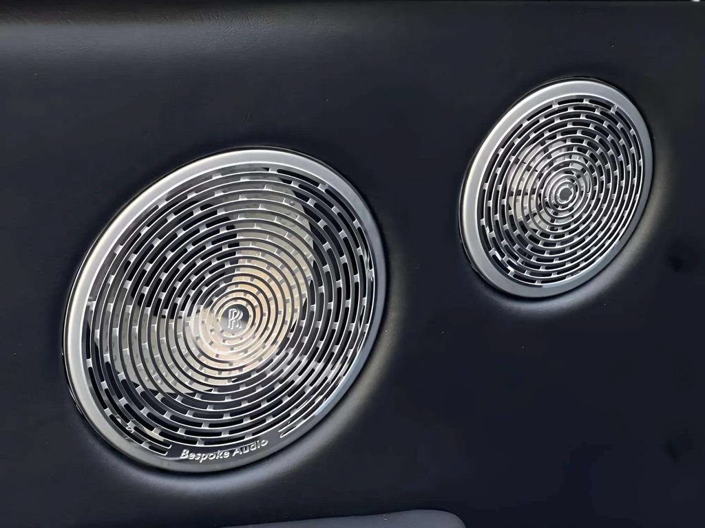 Certified 2022 Rolls-Royce Cullinan Black Badge w/ Dark Exterior Package AWD/4WD image 25
