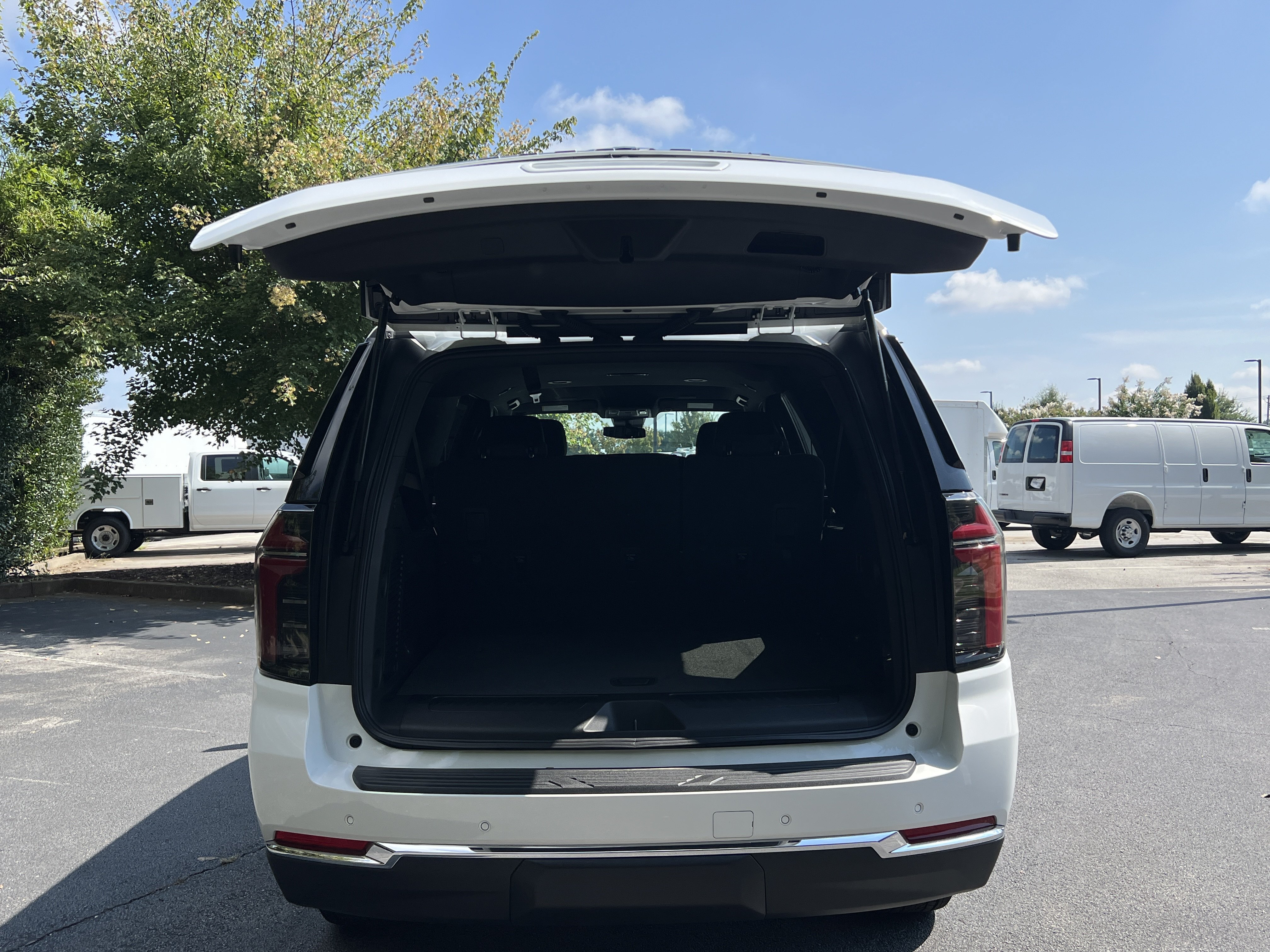 New 2026 Chevrolet Suburban LS w/ LPO, Get Active Package AWD/4WD image 11