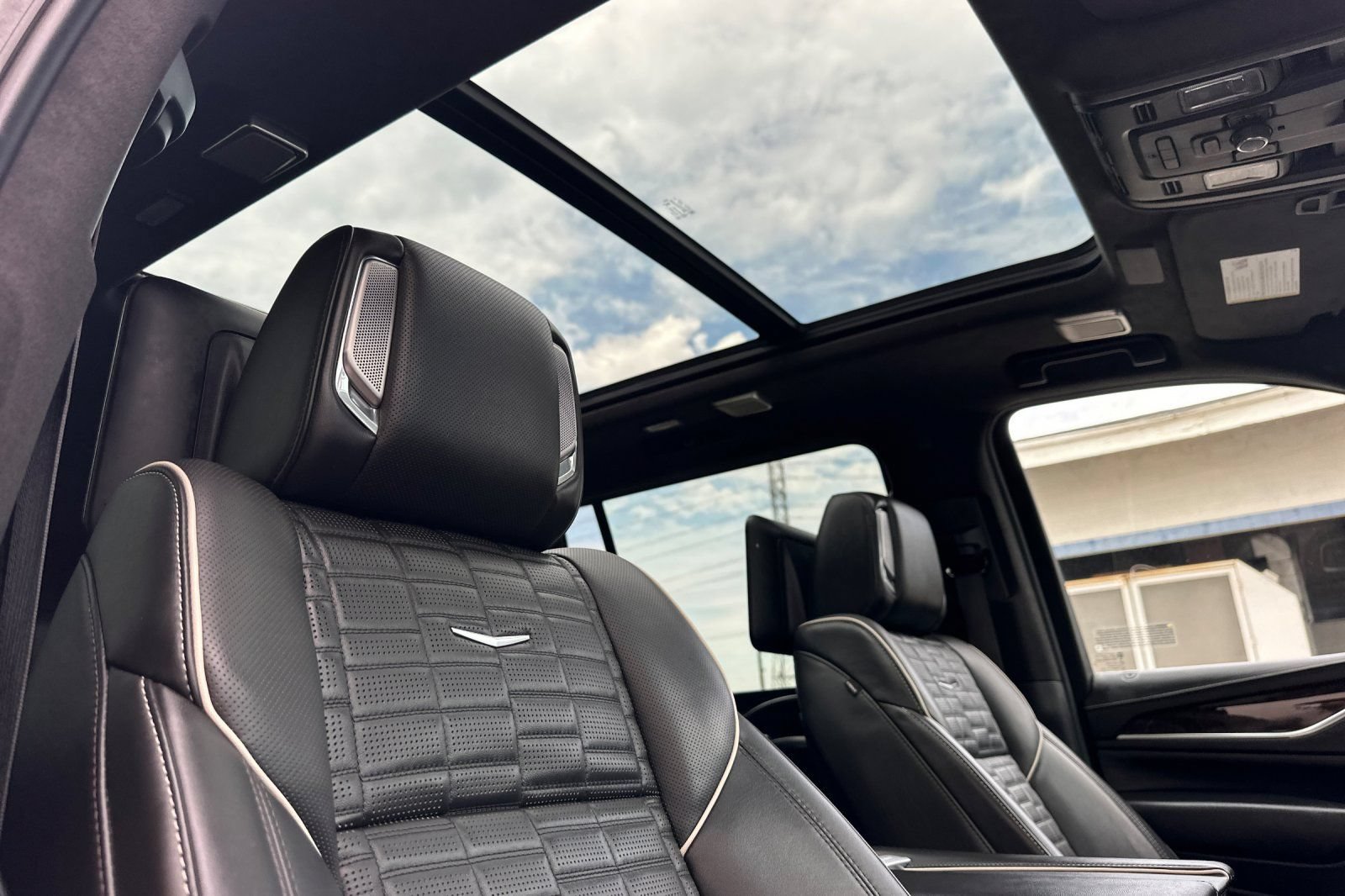Certified 2023 Cadillac Escalade ESV Sport Platinum w/ Heavy-Duty Trailer Package AWD/4WD image 22