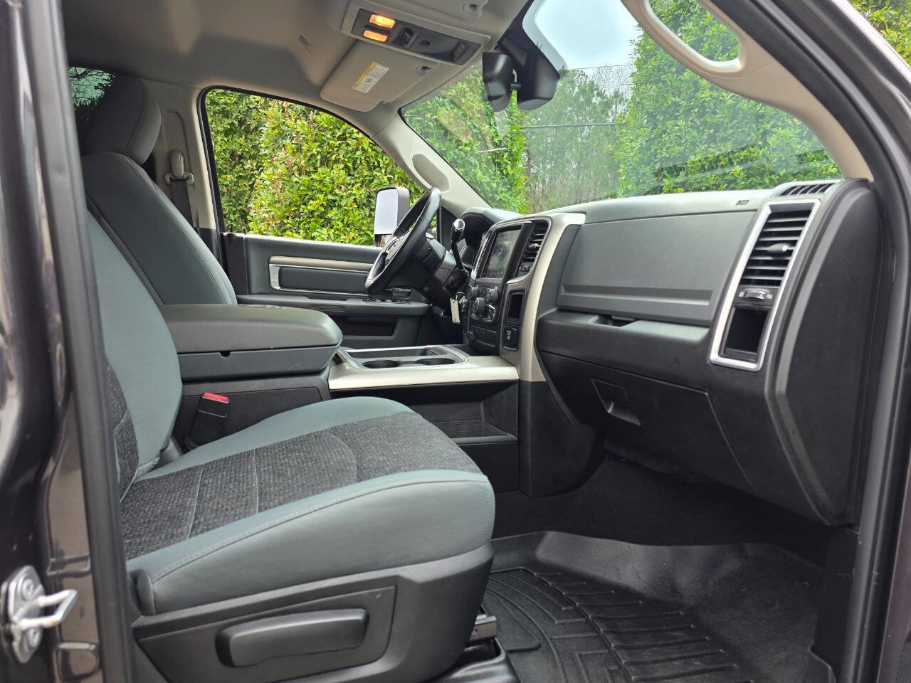 Used 2018 RAM 2500 SLT w/ Luxury Group image 33